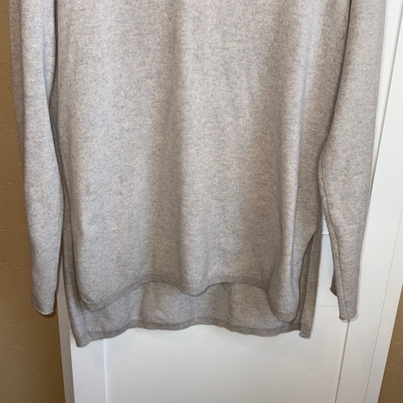 Saks Fifth Avenue Grey Cashmere Sweater L - Picture 3 of 3
